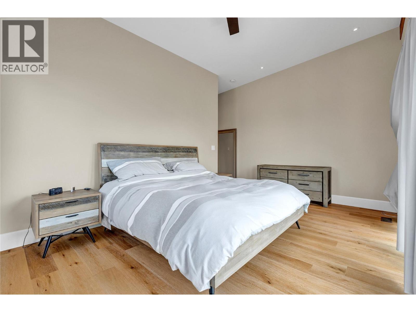 3984 Finnerty Road, Penticton, BC - Indoor Photo Showing Bedroom