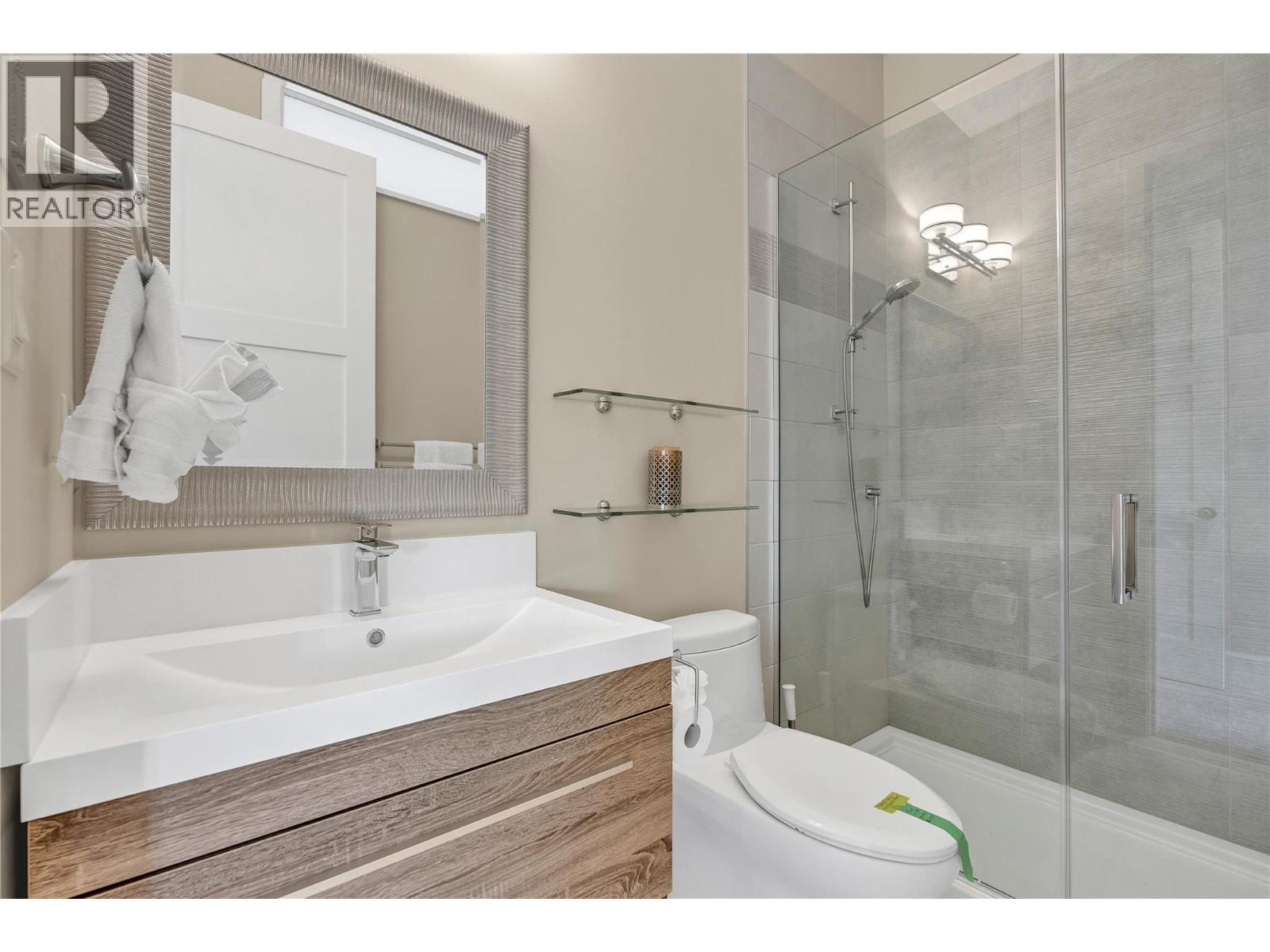 3984 Finnerty Road, Penticton, BC - Indoor Photo Showing Bathroom