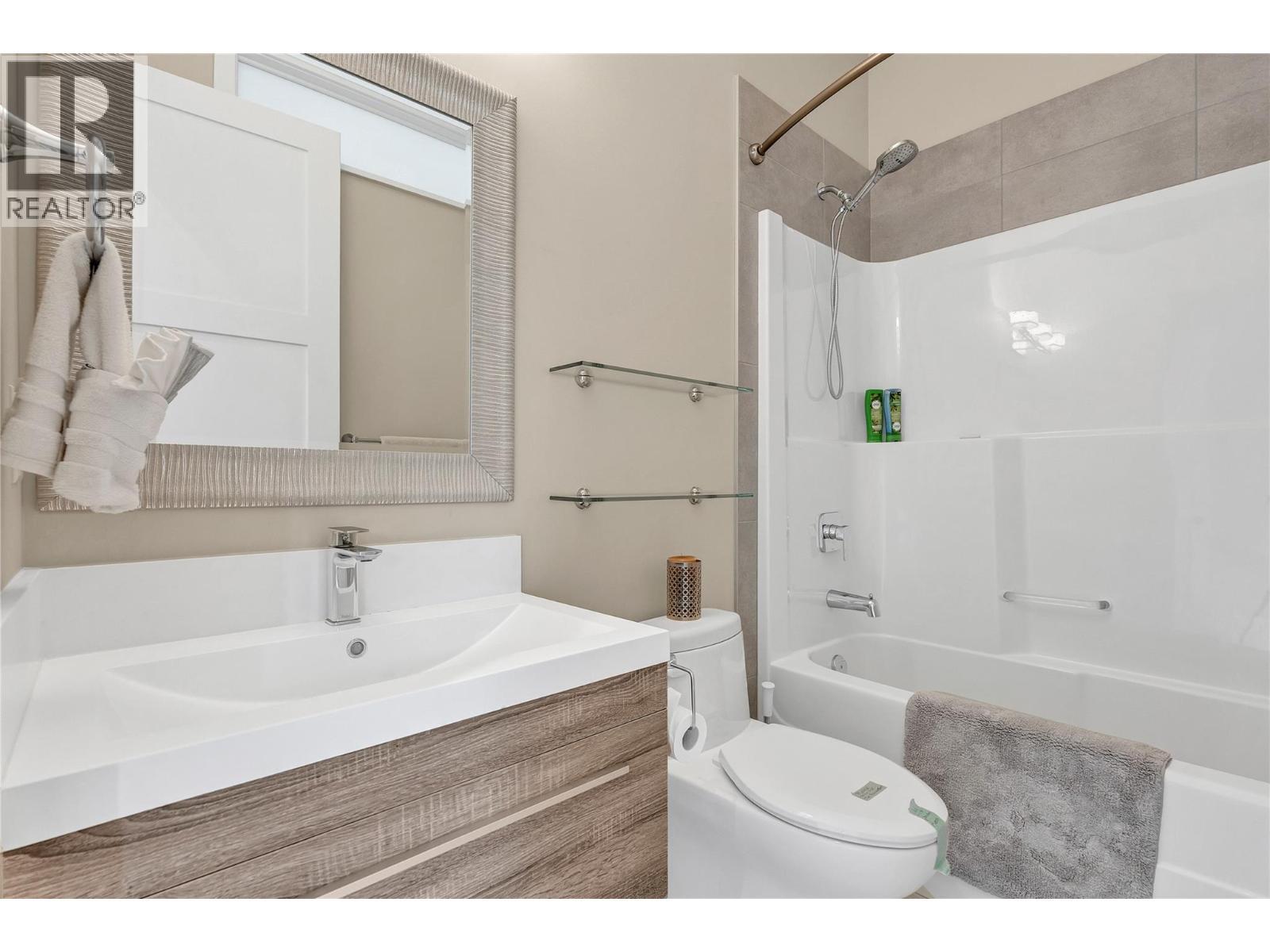 3984 Finnerty Road, Penticton, BC - Indoor Photo Showing Bathroom
