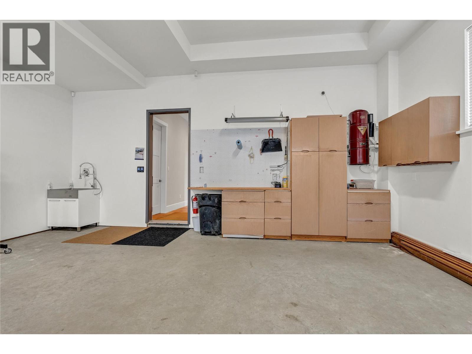 3984 Finnerty Road, Penticton, BC - Indoor