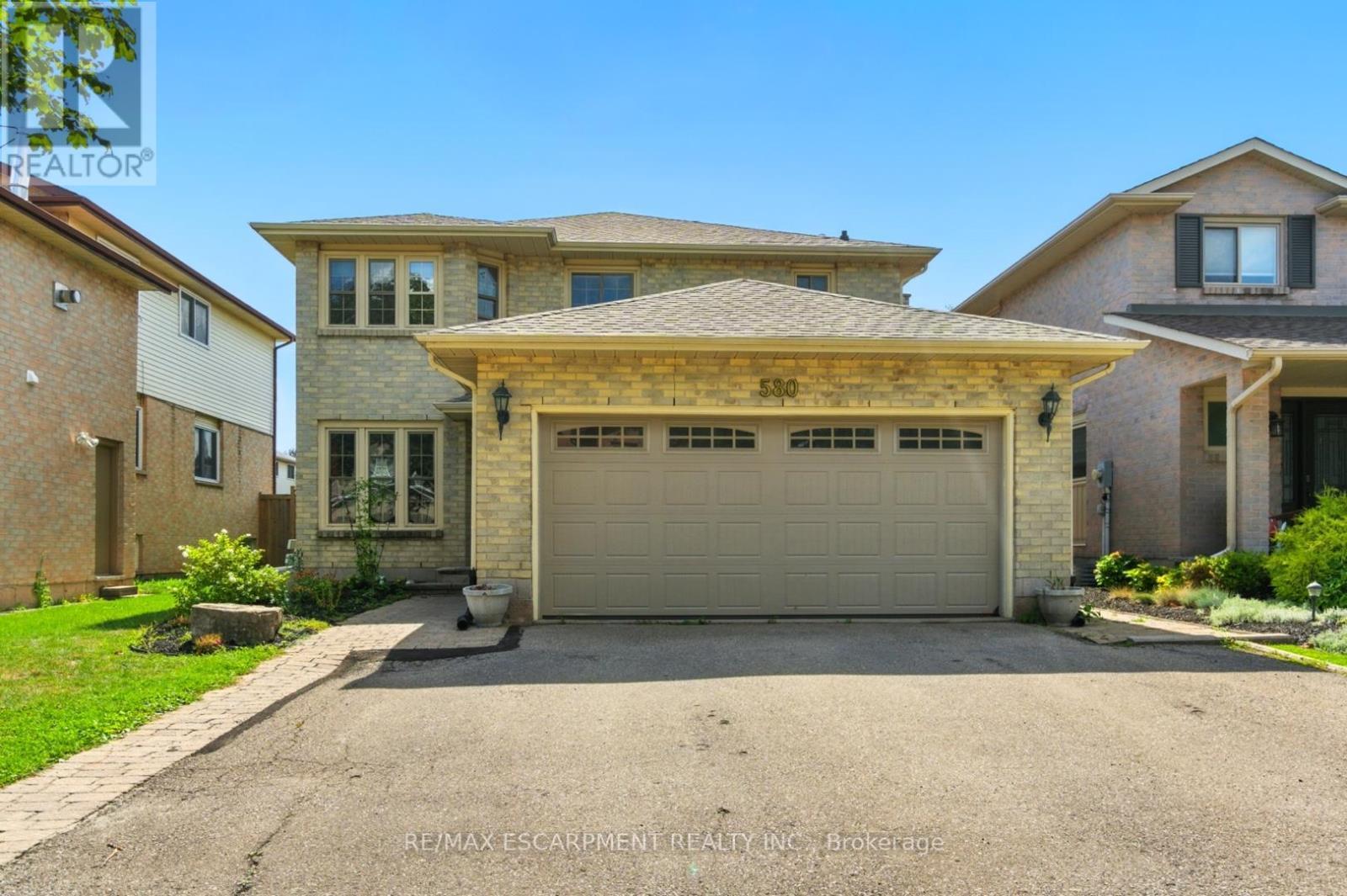 580 Deerhurst Drive, Burlington, ON - Outdoor