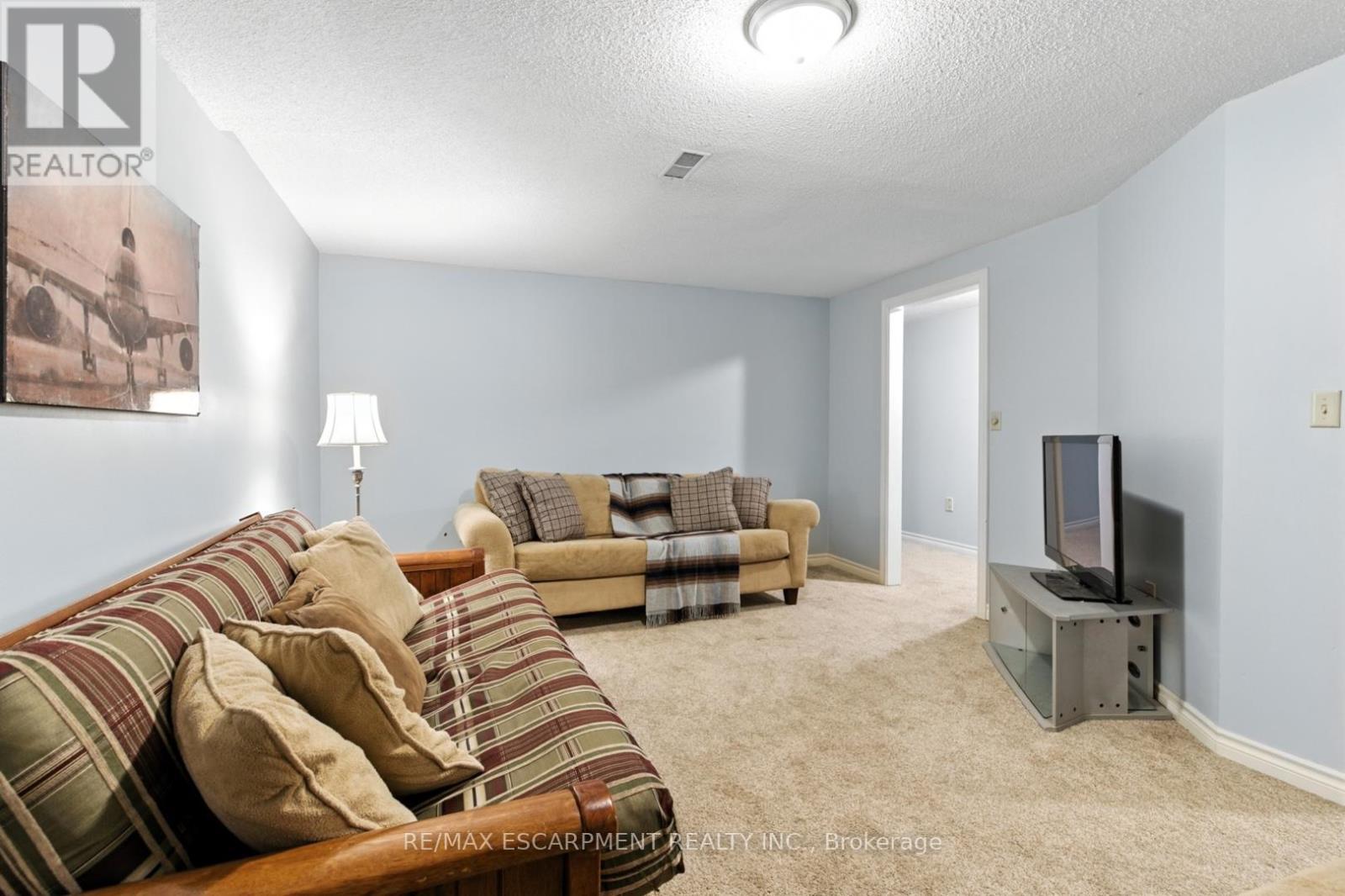 580 Deerhurst Drive, Burlington, ON - Indoor