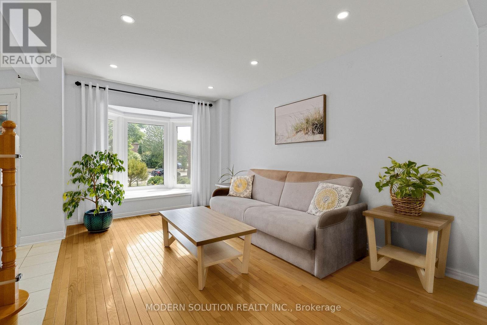 4806 Crystal Rose Drive S, Mississauga, ON - Indoor Photo Showing Living Room