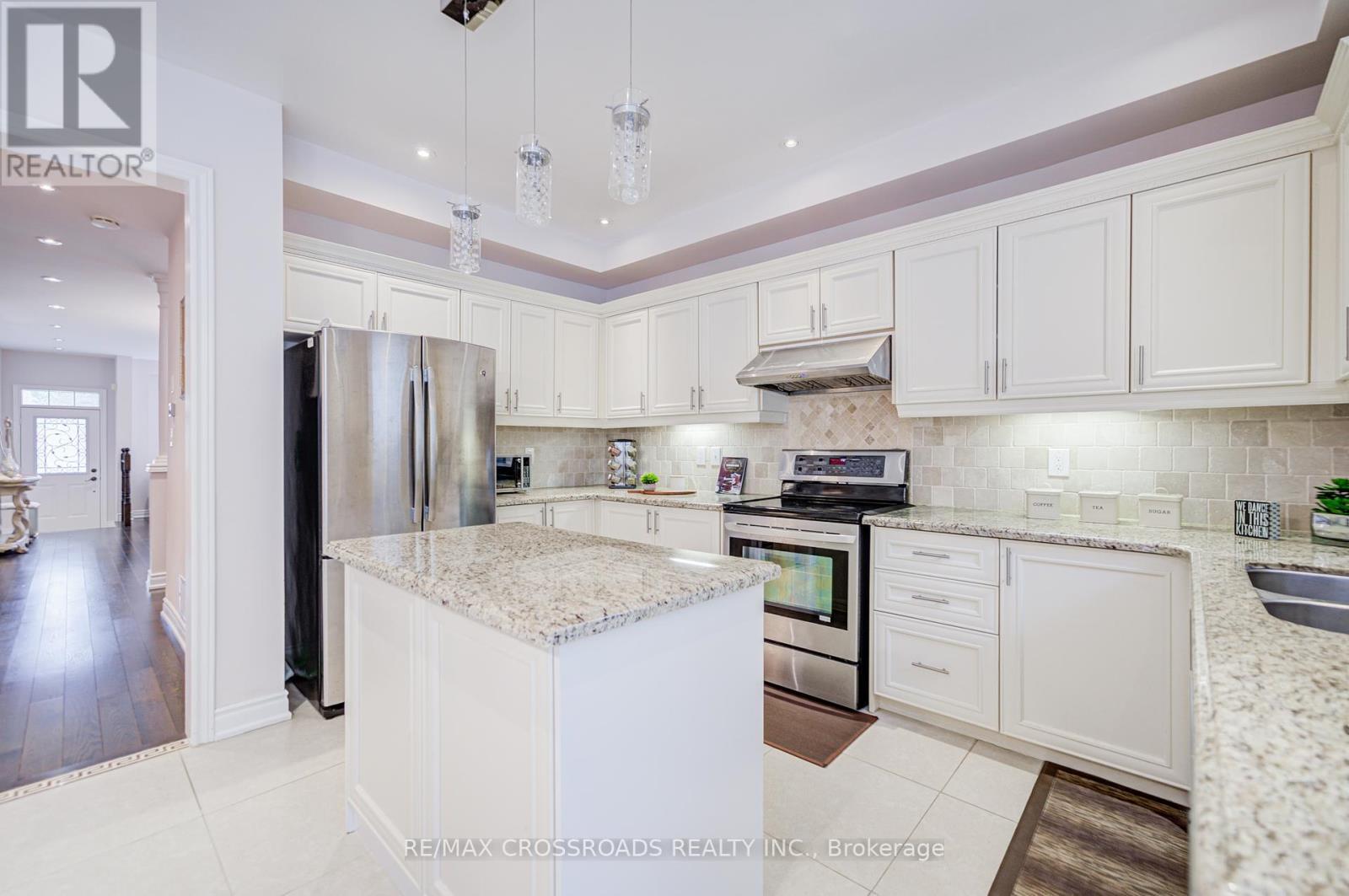 187 Summeridge Drive, Vaughan, ON - Indoor Photo Showing Kitchen With Upgraded Kitchen