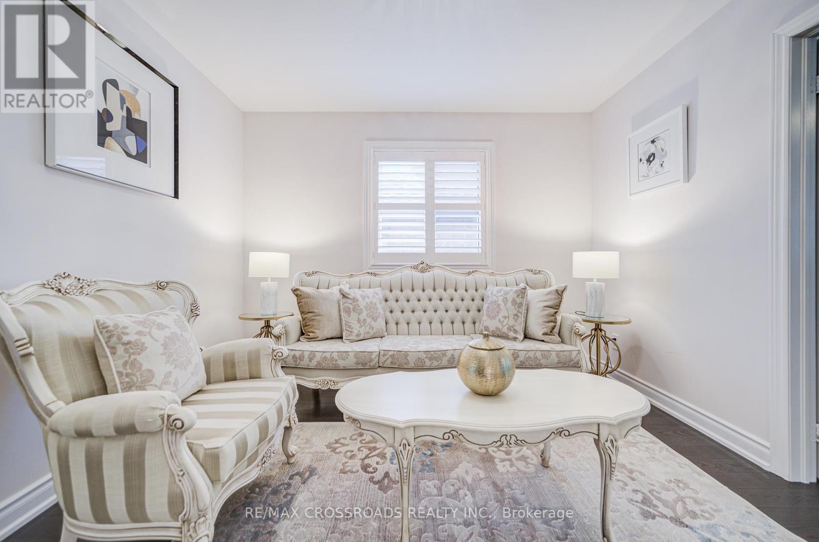 187 Summeridge Drive, Vaughan, ON - Indoor Photo Showing Living Room