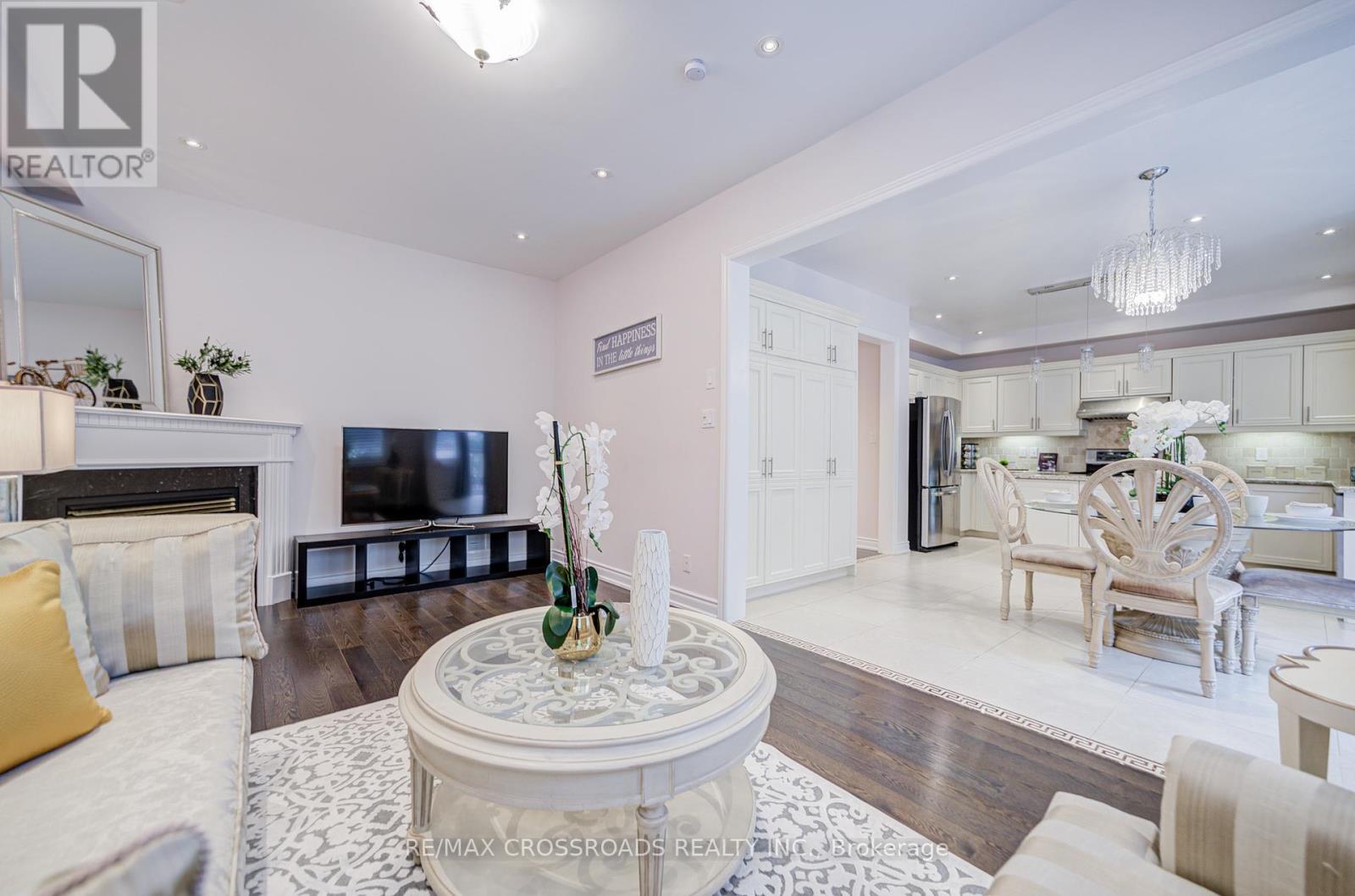 187 Summeridge Drive, Vaughan, ON - Indoor Photo Showing Living Room With Fireplace