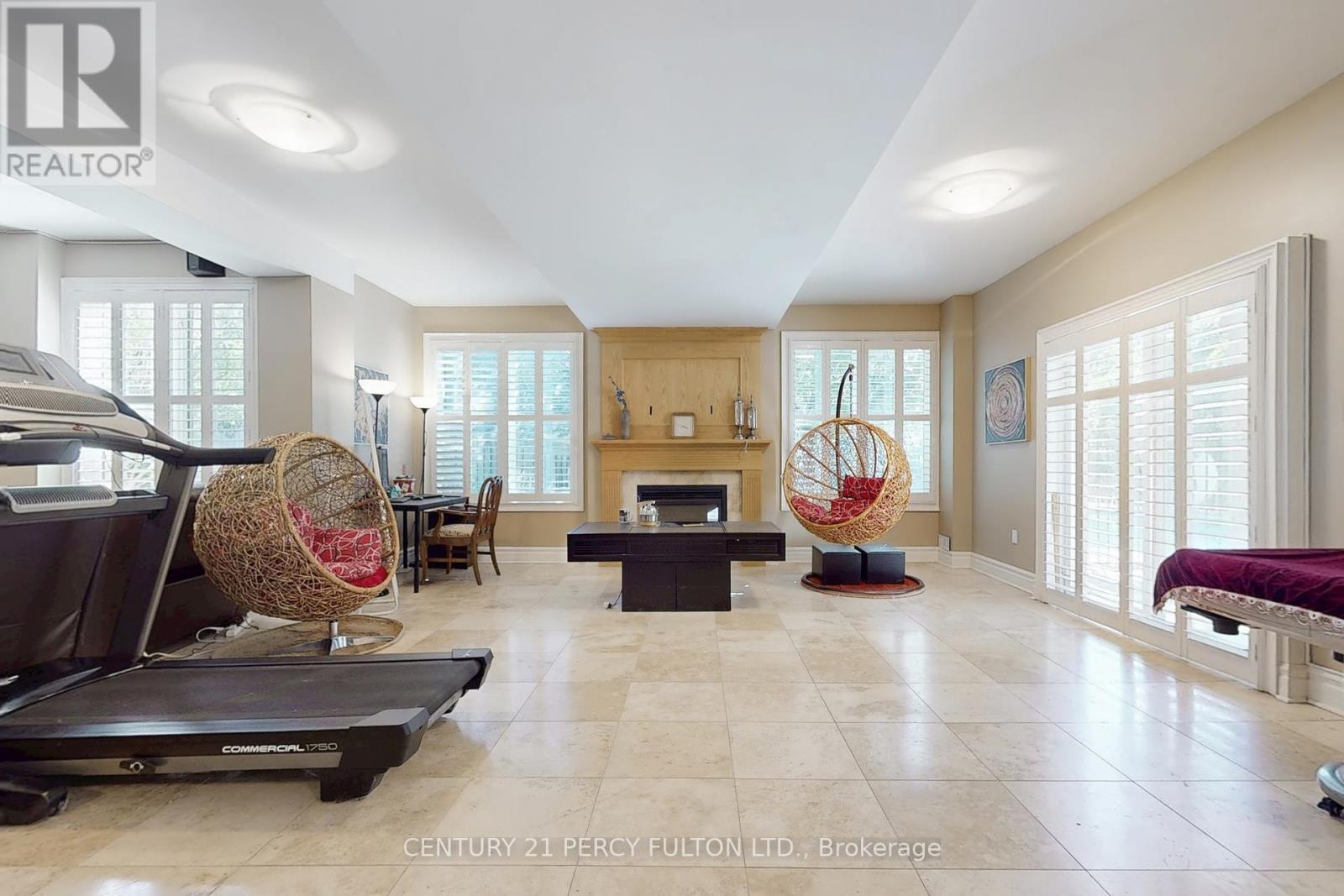 1832 Chesbro Court, Mississauga, ON - Indoor Photo Showing Living Room With Fireplace