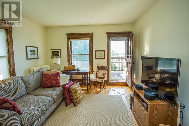 31 Taylor St, Bruce Mines, ON - Indoor Photo Showing Living Room