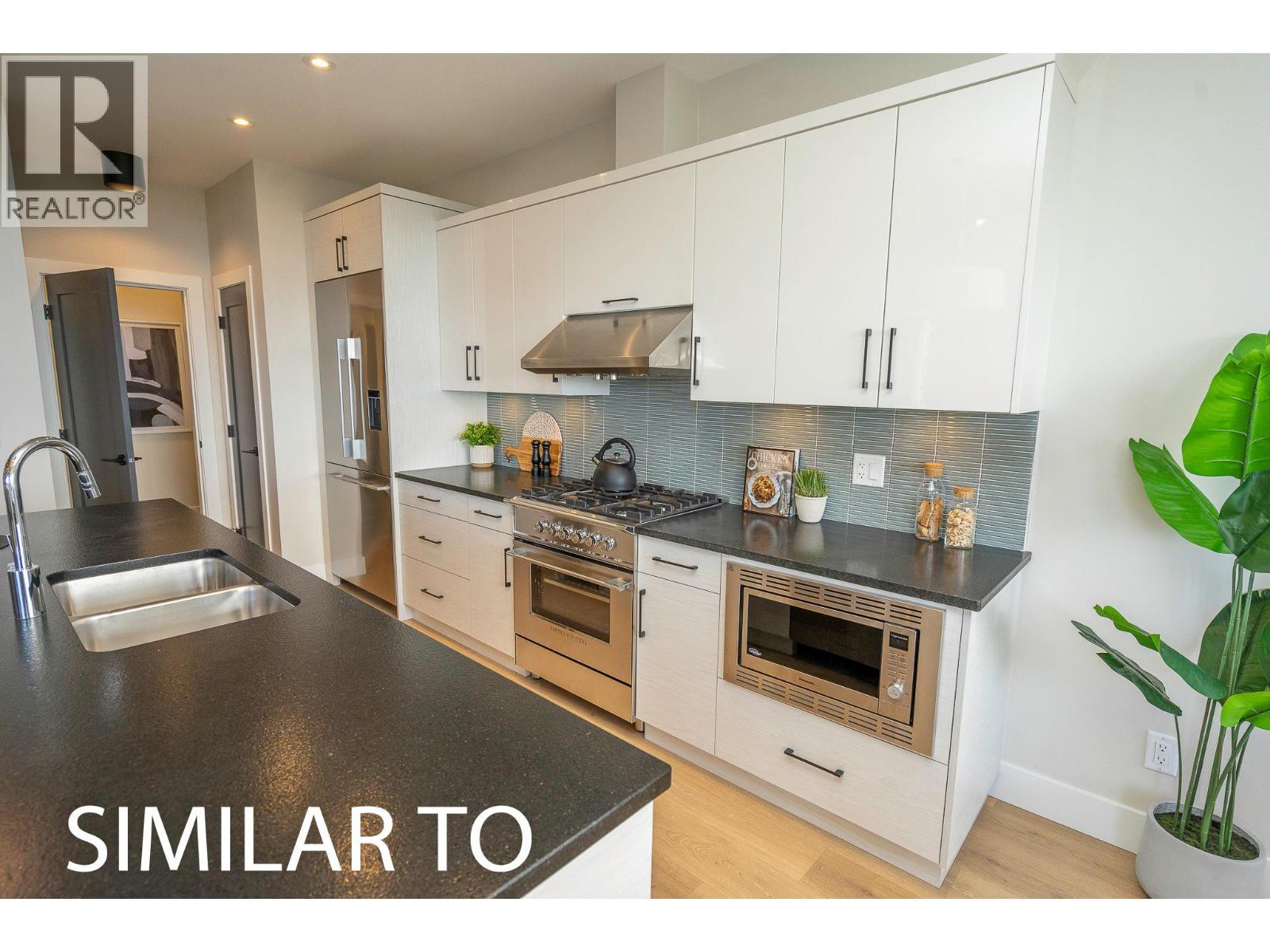 225A Grizzly Ridge Trail, Big White, BC - Indoor Photo Showing Kitchen With Double Sink With Upgraded Kitchen