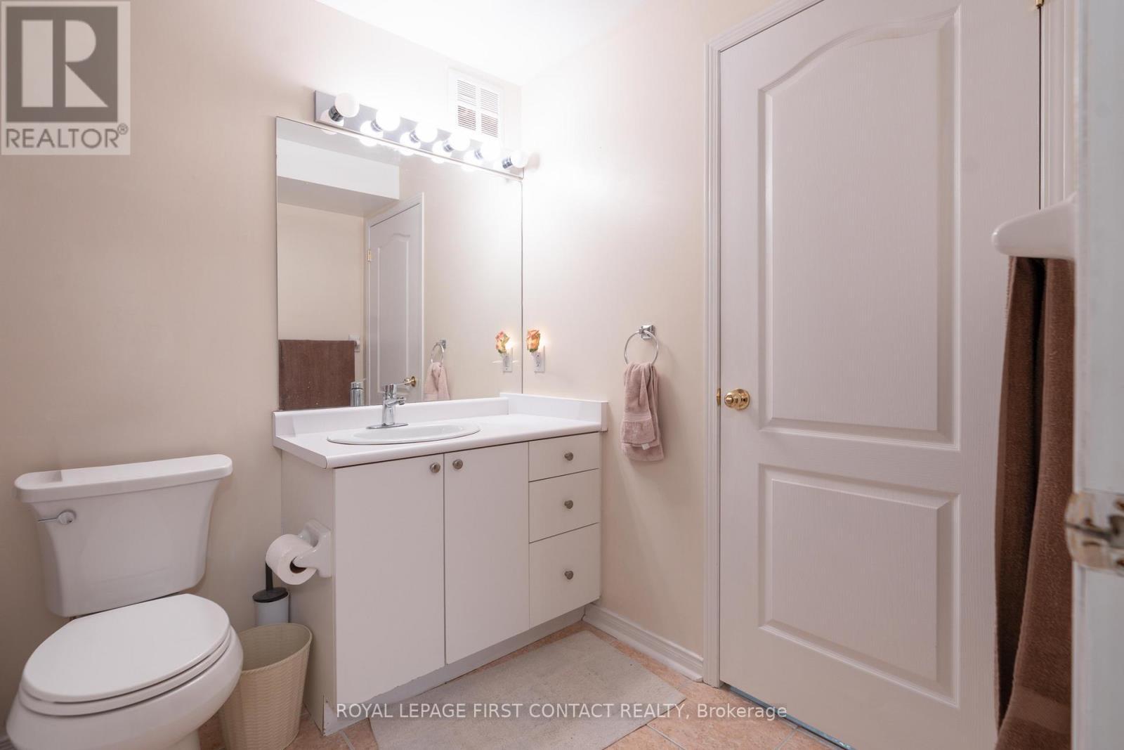 104 - 117 Edgehill Drive, Barrie, ON - Indoor Photo Showing Bathroom