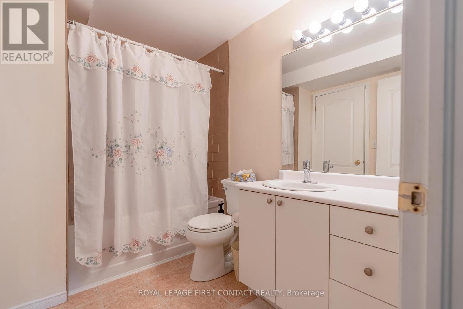 104 - 117 Edgehill Drive, Barrie, ON - Indoor Photo Showing Bathroom
