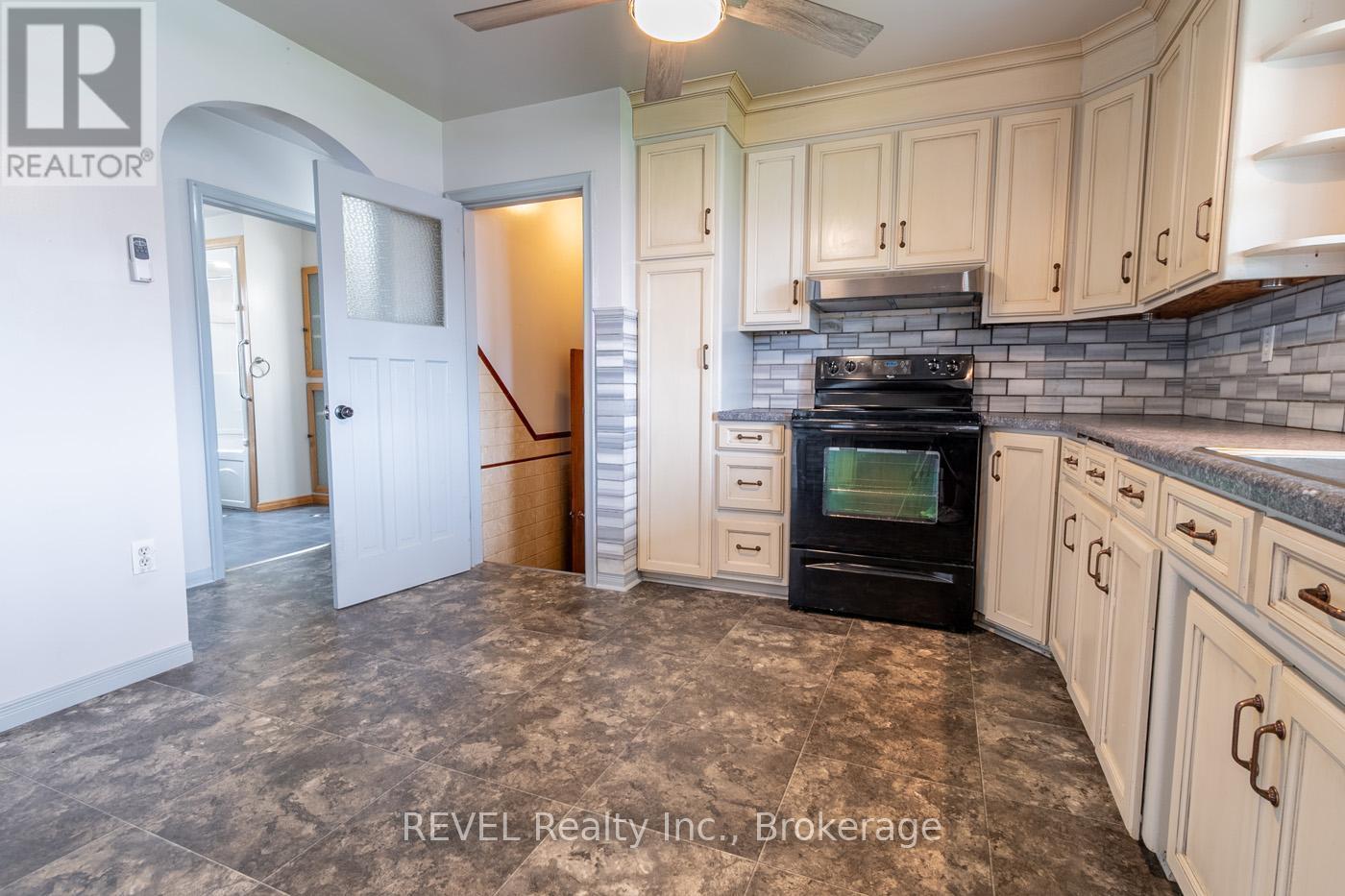 181 Cross Street, Port Colborne (Killaly East), ON - Indoor Photo Showing Kitchen