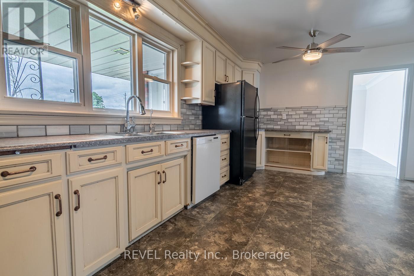 181 Cross Street, Port Colborne (Killaly East), ON - Indoor Photo Showing Kitchen With Fireplace
