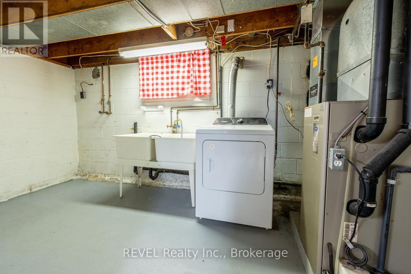 181 Cross Street, Port Colborne (Killaly East), ON - Indoor Photo Showing Laundry Room