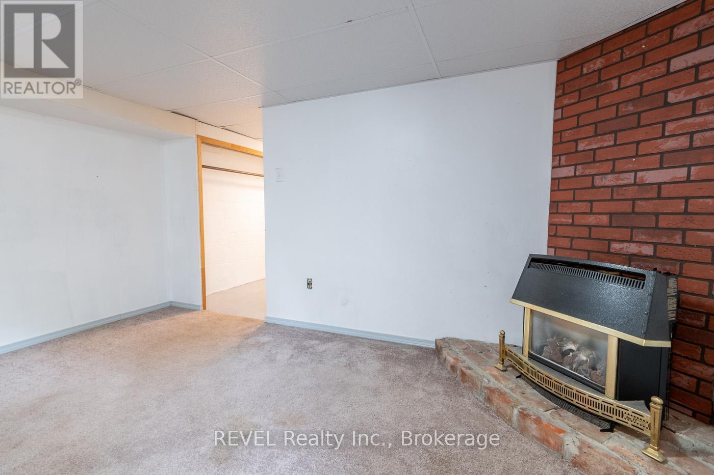 181 Cross Street, Port Colborne (Killaly East), ON - Indoor Photo Showing Other Room With Fireplace