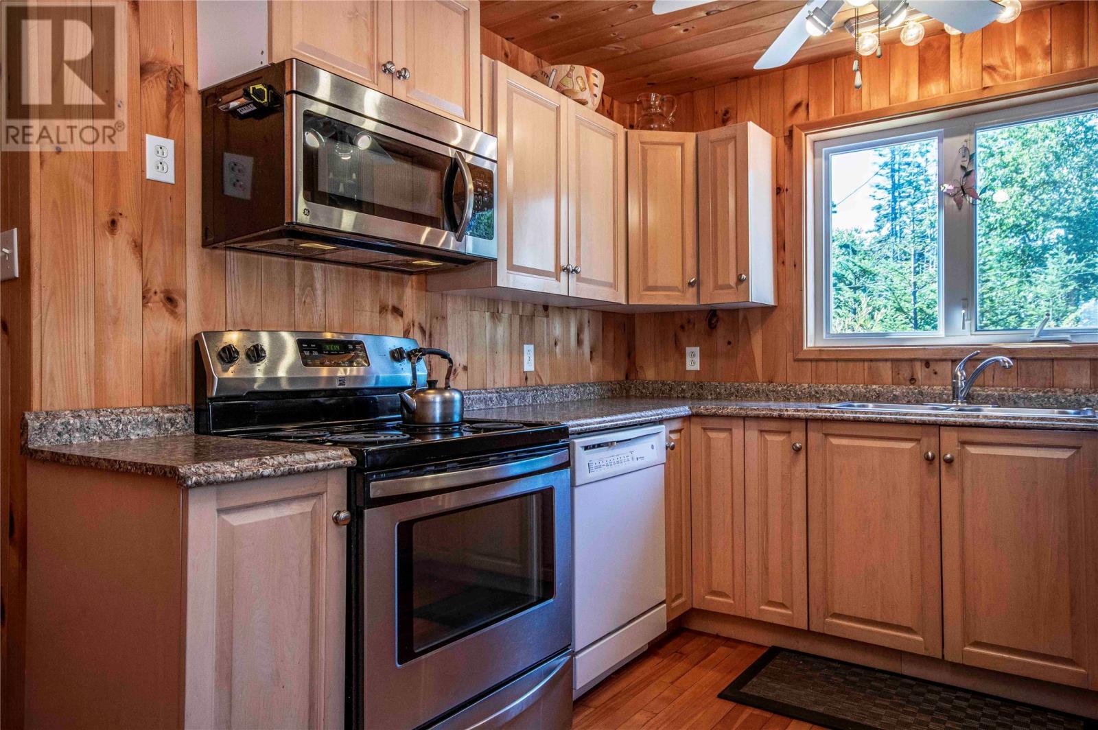 19 Burnt Point Road, Spread Eagle, NL - Indoor Photo Showing Kitchen
