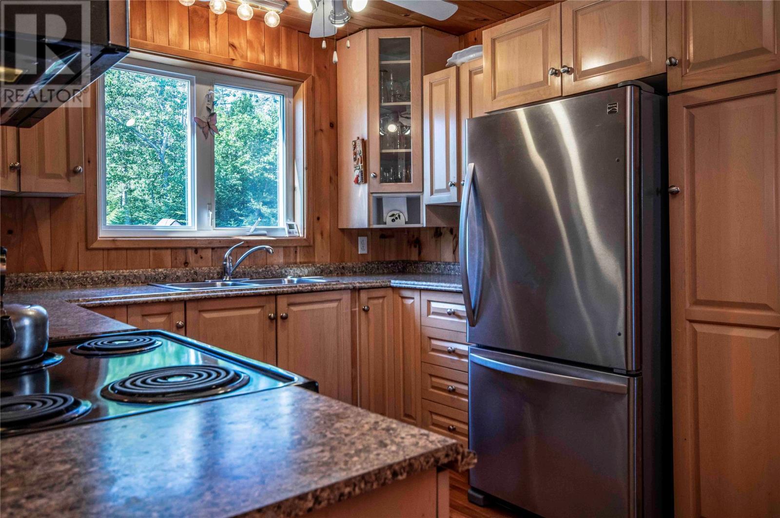 19 Burnt Point Road, Spread Eagle, NL - Indoor Photo Showing Kitchen With Double Sink