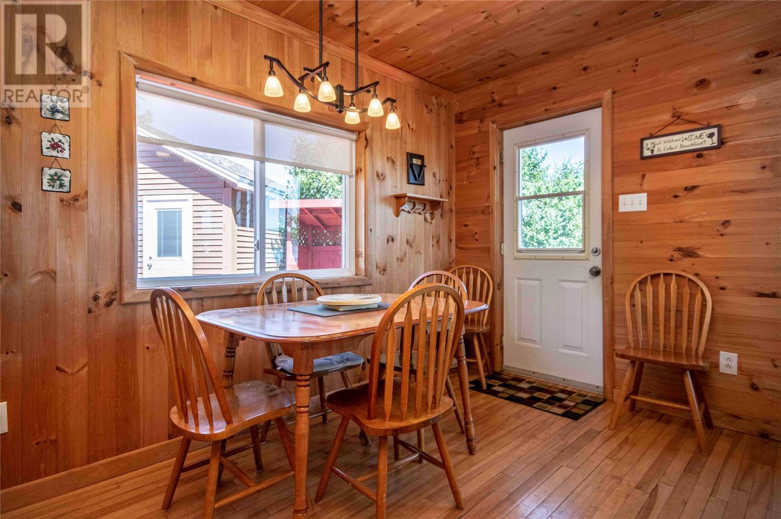 19 Burnt Point Road, Spread Eagle, NL - Indoor Photo Showing Dining Room