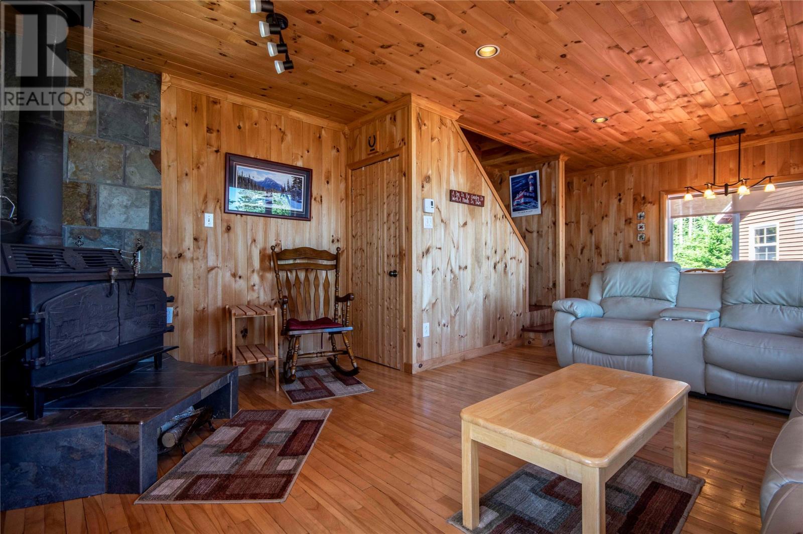 19 Burnt Point Road, Spread Eagle, NL - Indoor Photo Showing Living Room