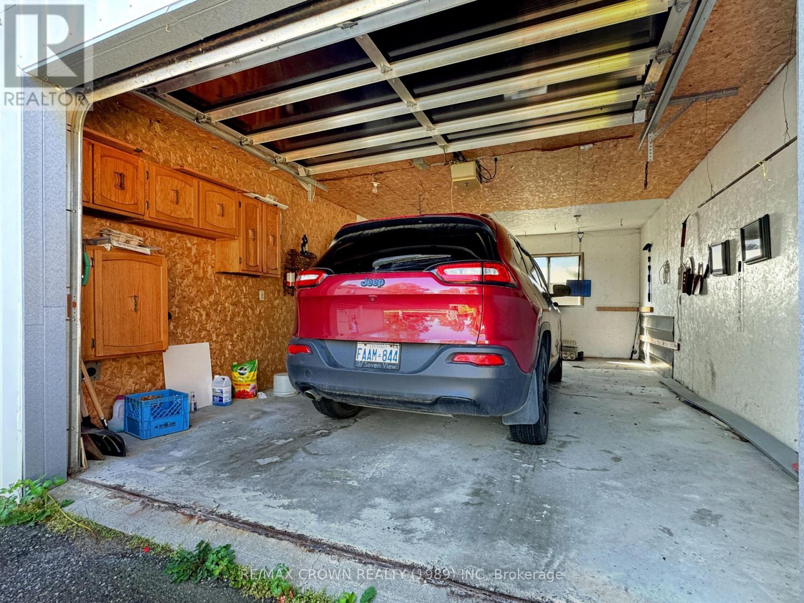 1501 West Street, Hearst, ON - Indoor Photo Showing Garage
