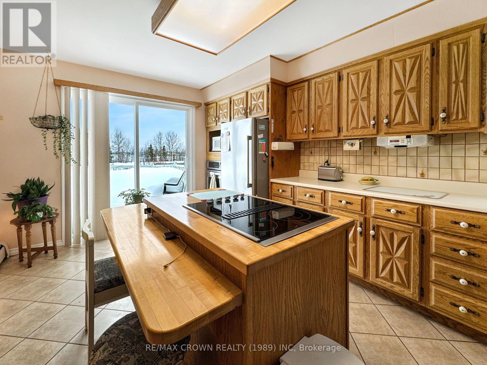 1501 West Street, Hearst, ON - Indoor Photo Showing Kitchen
