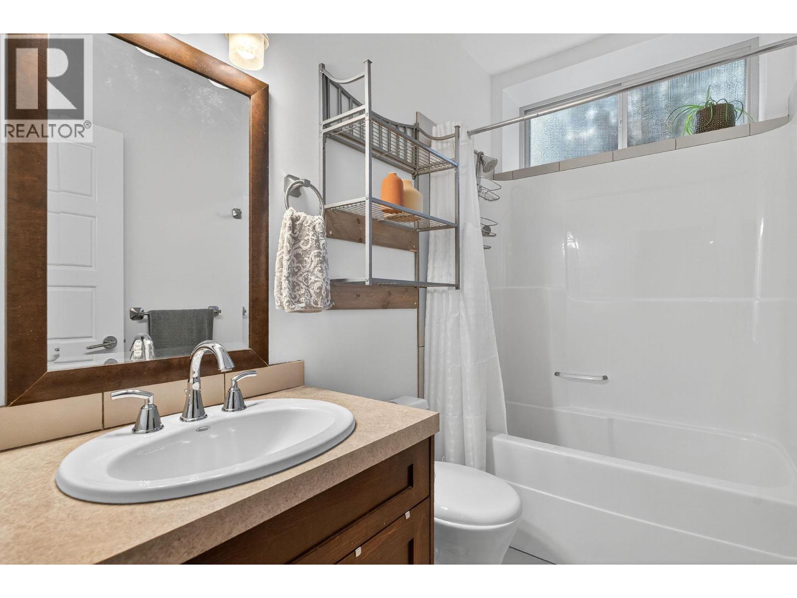3751 Lornell Court, Peachland, BC - Indoor Photo Showing Bathroom
