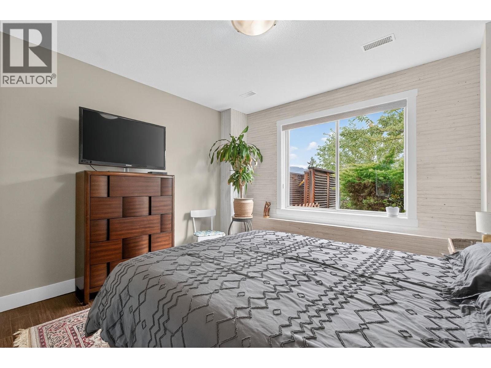 3751 Lornell Court, Peachland, BC - Indoor Photo Showing Bedroom