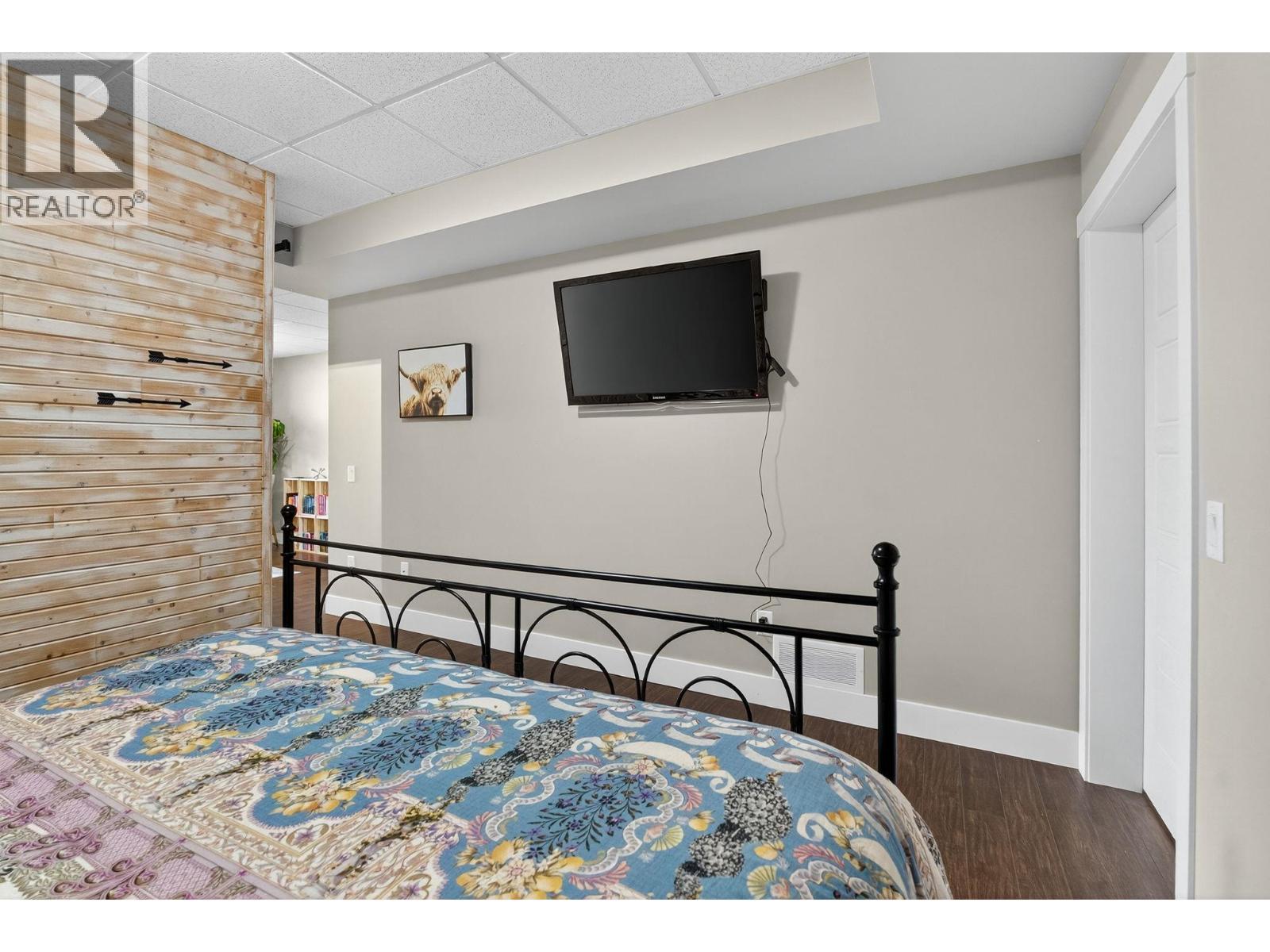 3751 Lornell Court, Peachland, BC - Indoor Photo Showing Bedroom