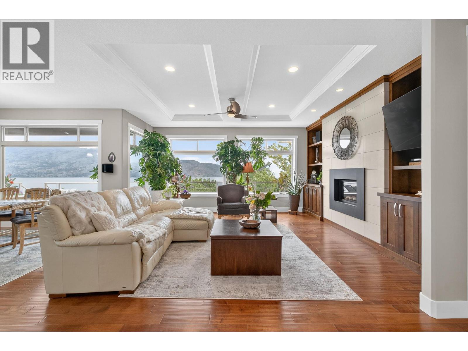 3751 Lornell Court, Peachland, BC - Indoor Photo Showing Living Room With Fireplace