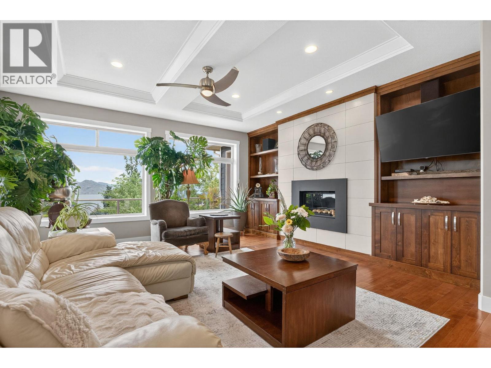 3751 Lornell Court, Peachland, BC - Indoor Photo Showing Living Room With Fireplace