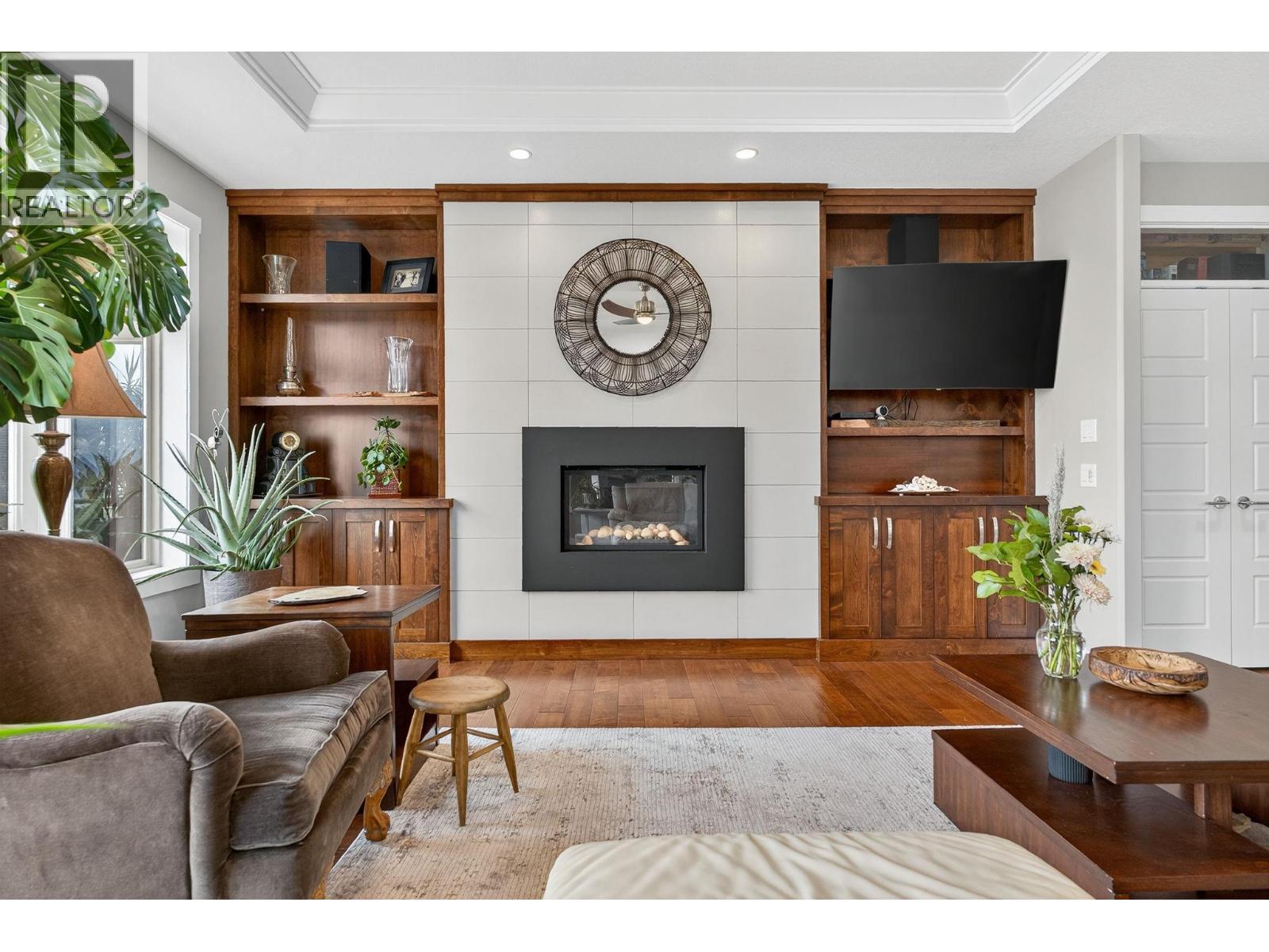 3751 Lornell Court, Peachland, BC - Indoor Photo Showing Living Room With Fireplace