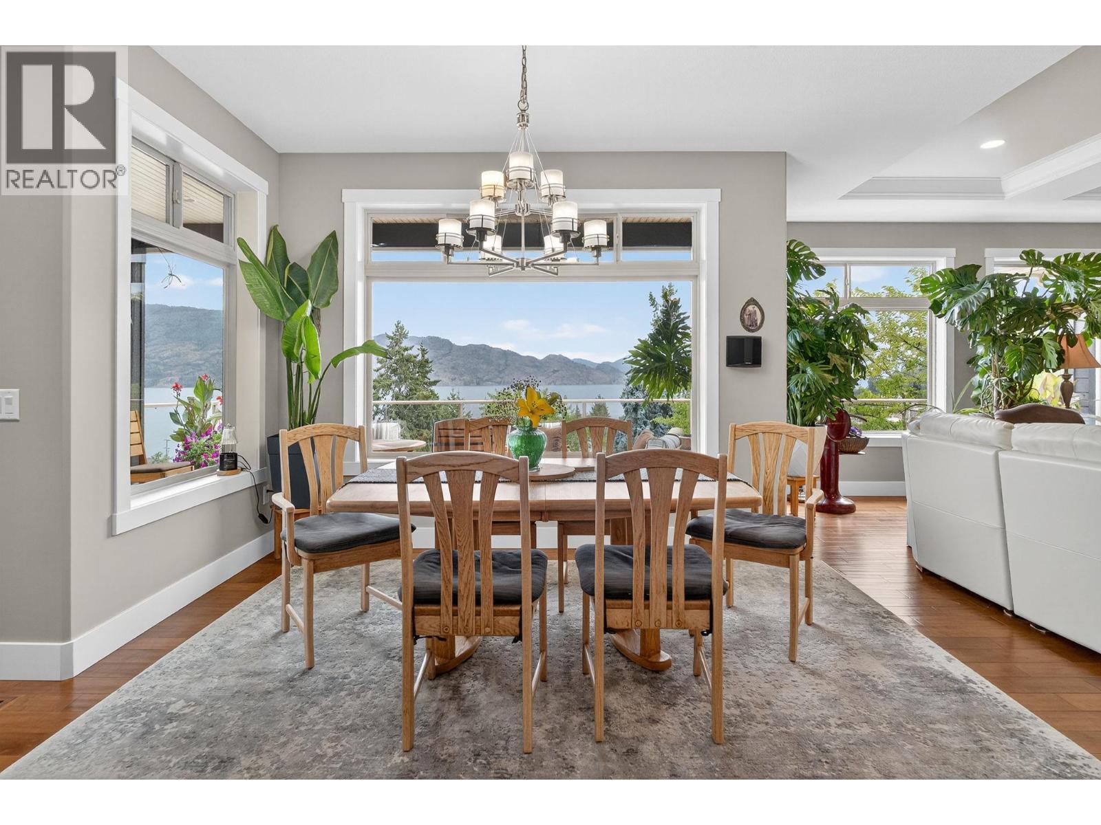 3751 Lornell Court, Peachland, BC - Indoor Photo Showing Dining Room