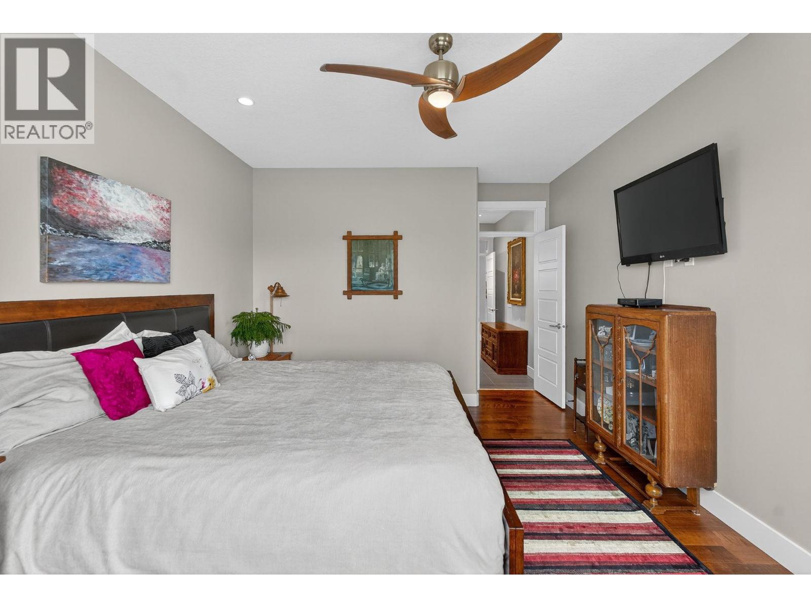 3751 Lornell Court, Peachland, BC - Indoor Photo Showing Bedroom