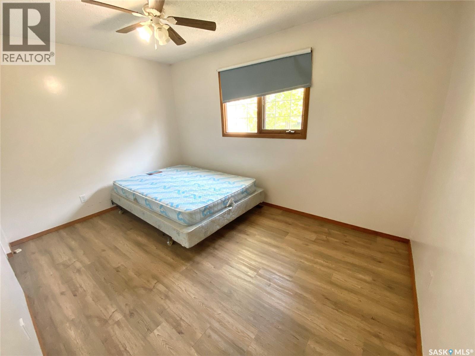 216 3Rd Street E, Frontier, SK - Indoor Photo Showing Other Room