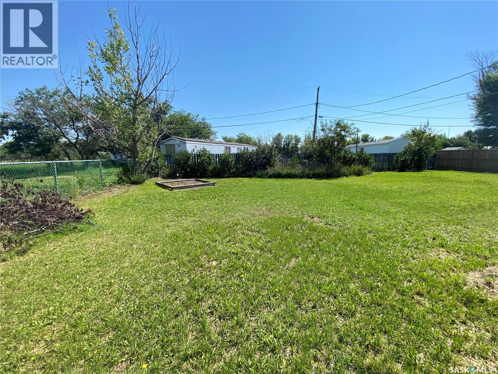 216 3Rd Street E, Frontier, SK - Outdoor