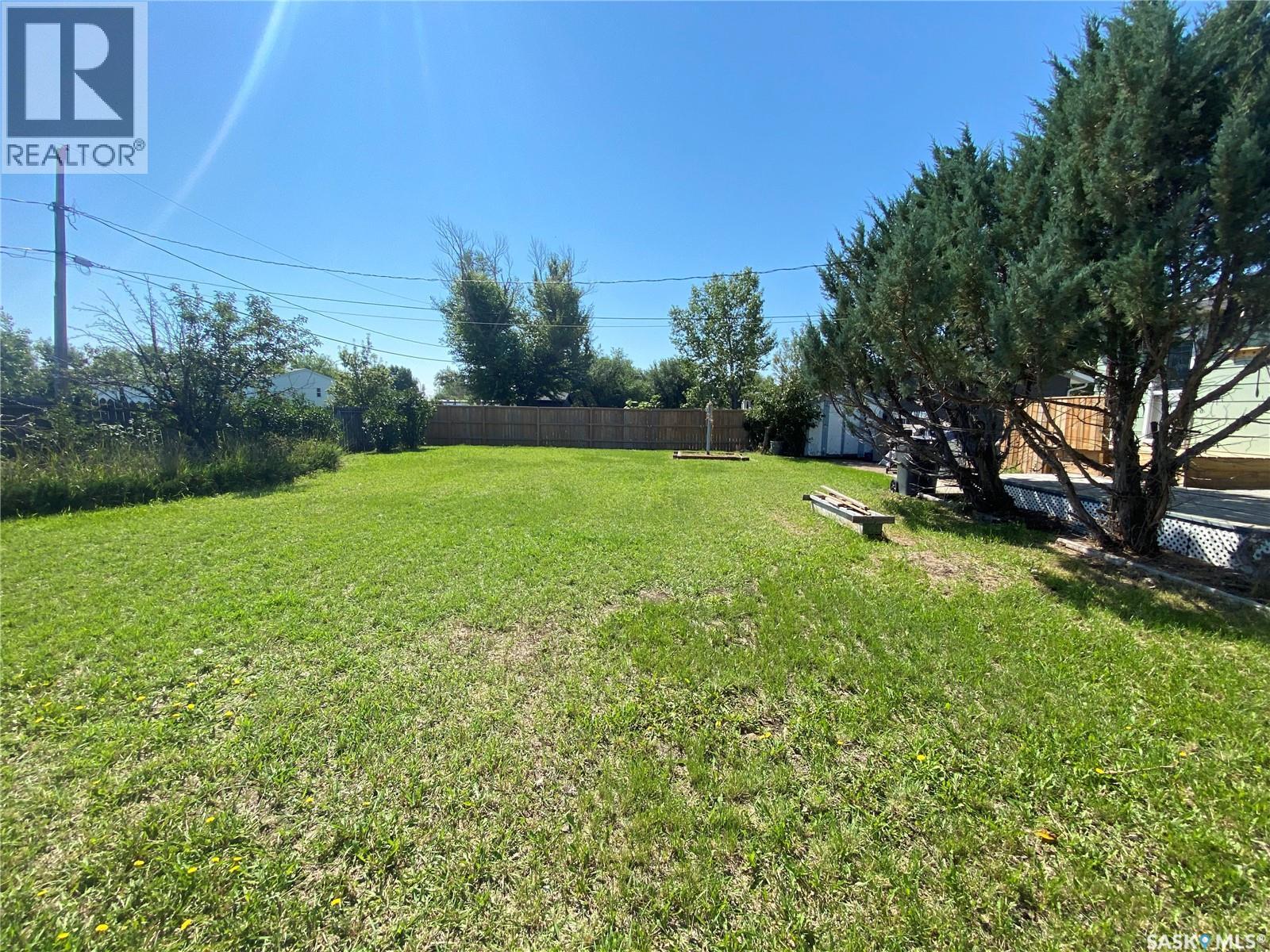 216 3Rd Street E, Frontier, SK - Outdoor