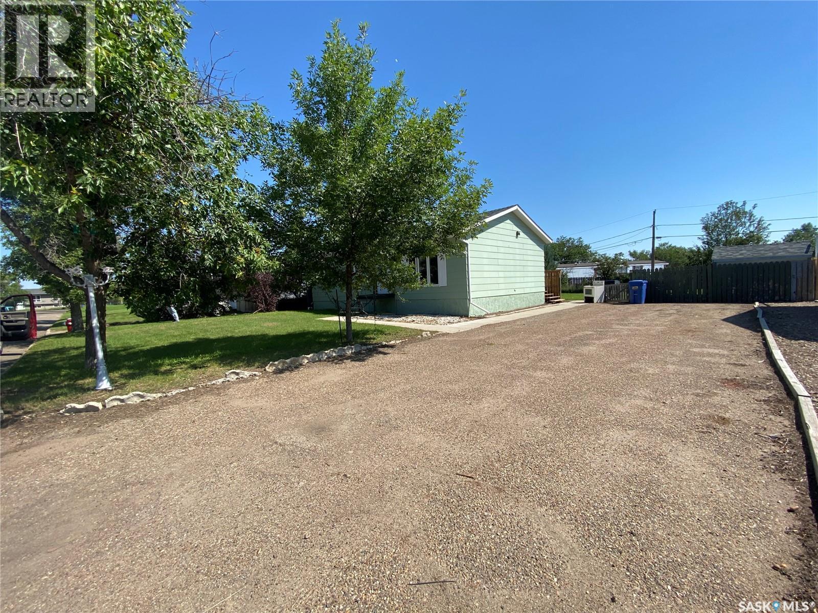 216 3Rd Street E, Frontier, SK - Outdoor
