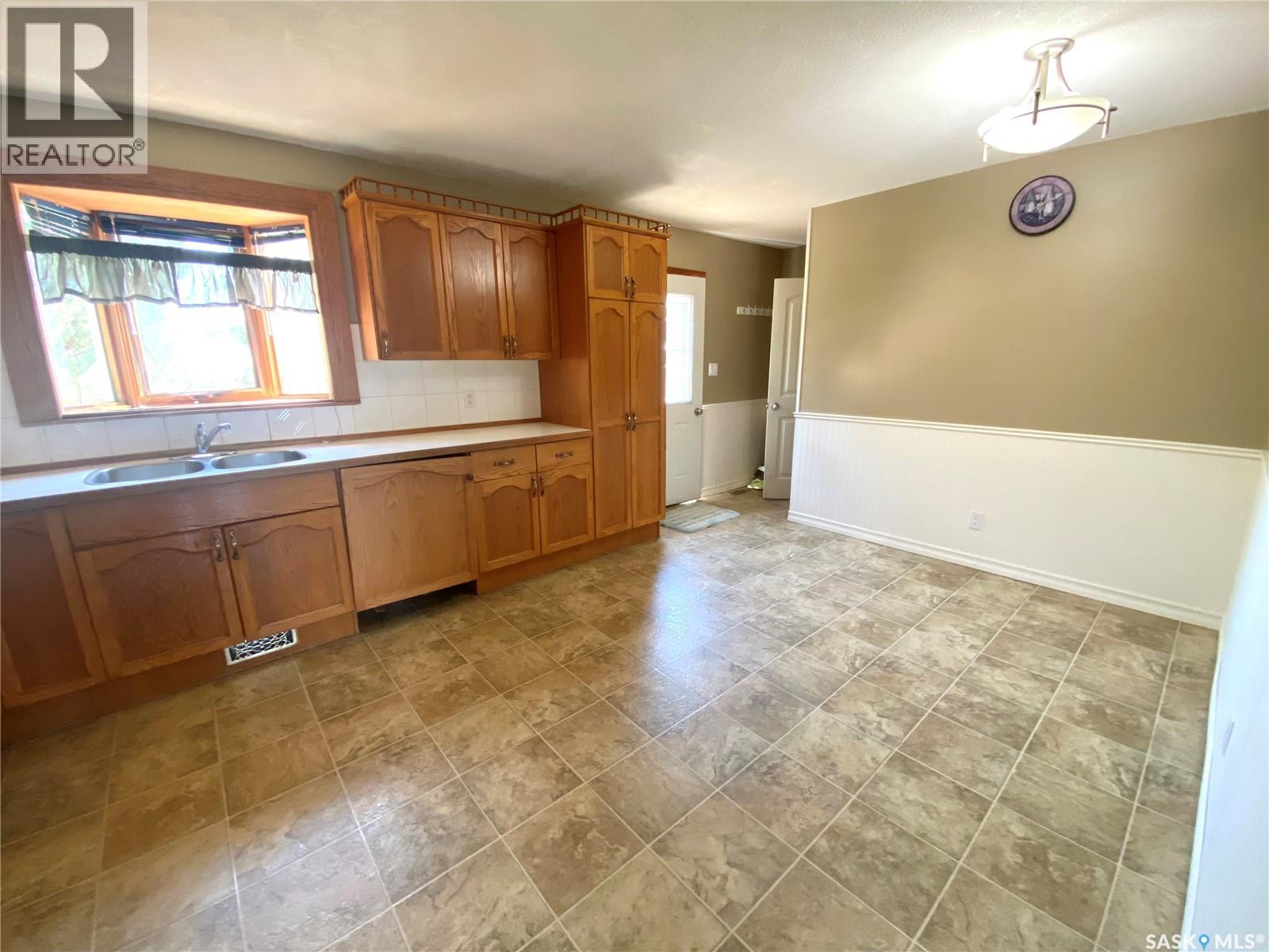 216 3Rd Street E, Frontier, SK - Indoor Photo Showing Kitchen With Double Sink
