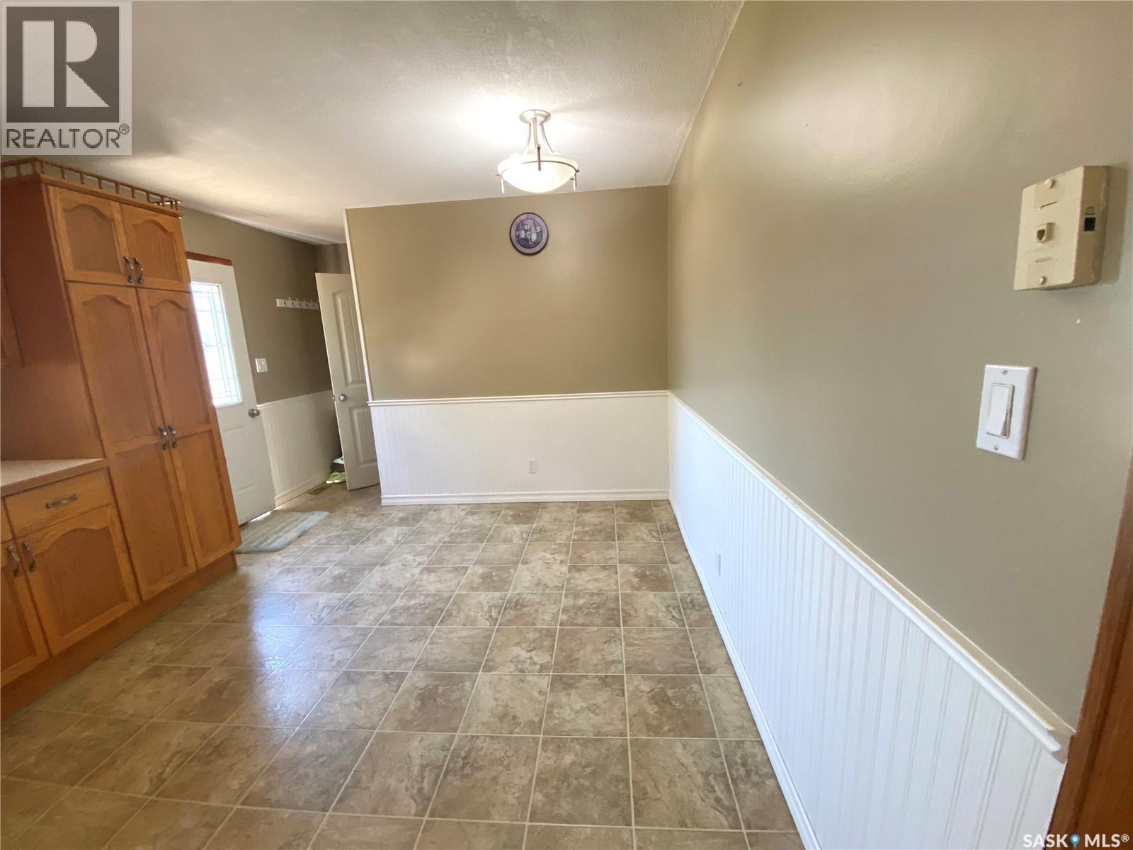 216 3Rd Street E, Frontier, SK - Indoor Photo Showing Other Room