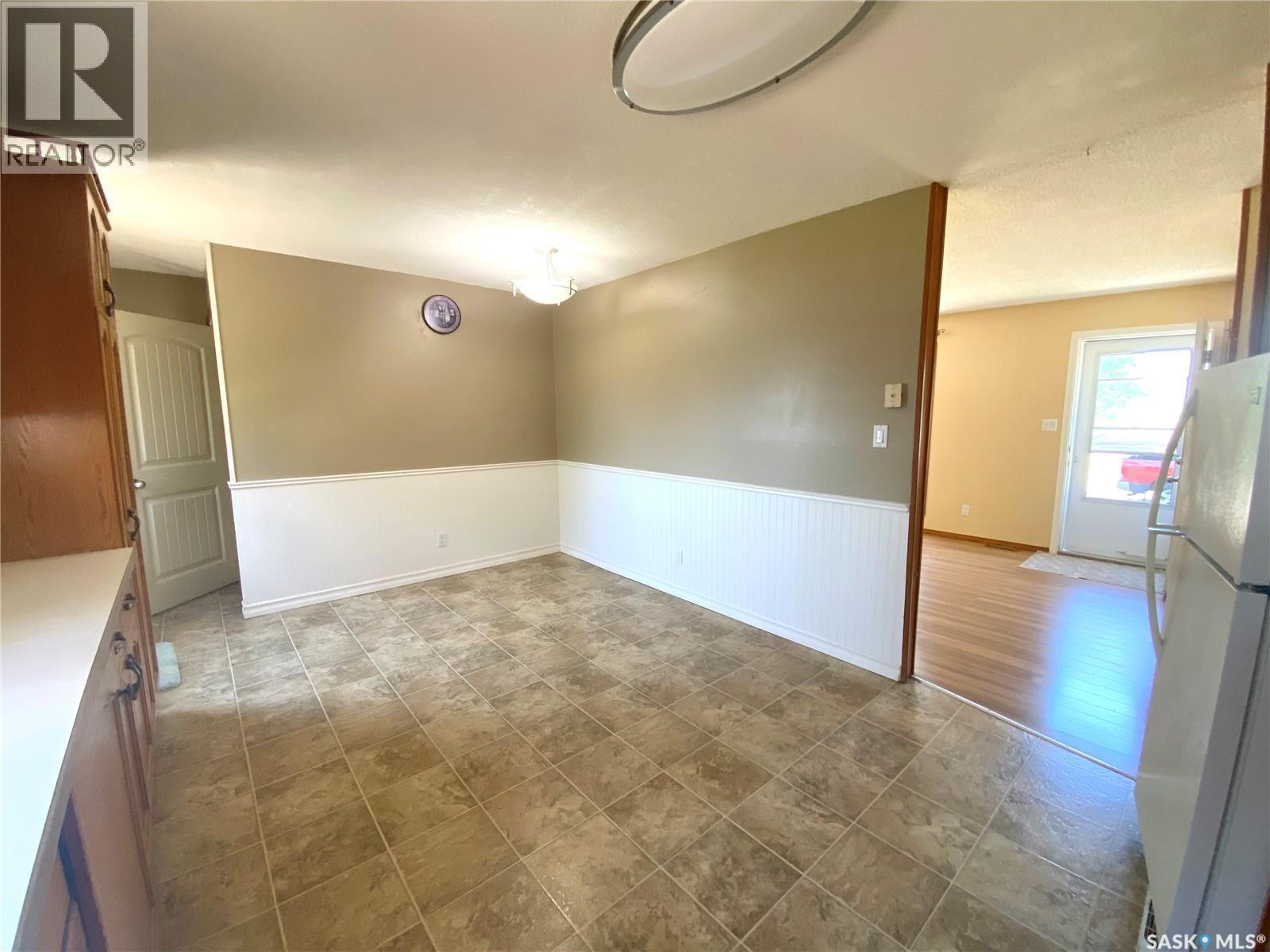 216 3Rd Street E, Frontier, SK - Indoor Photo Showing Other Room