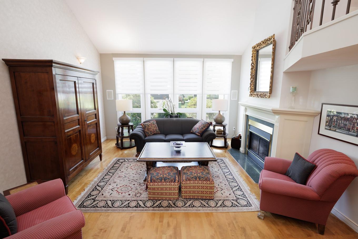 Salon - 458 Rue Roumefort, Montréal (L'Île-Bizard/Sainte-Geneviève), QC - Indoor Photo Showing Living Room With Fireplace
