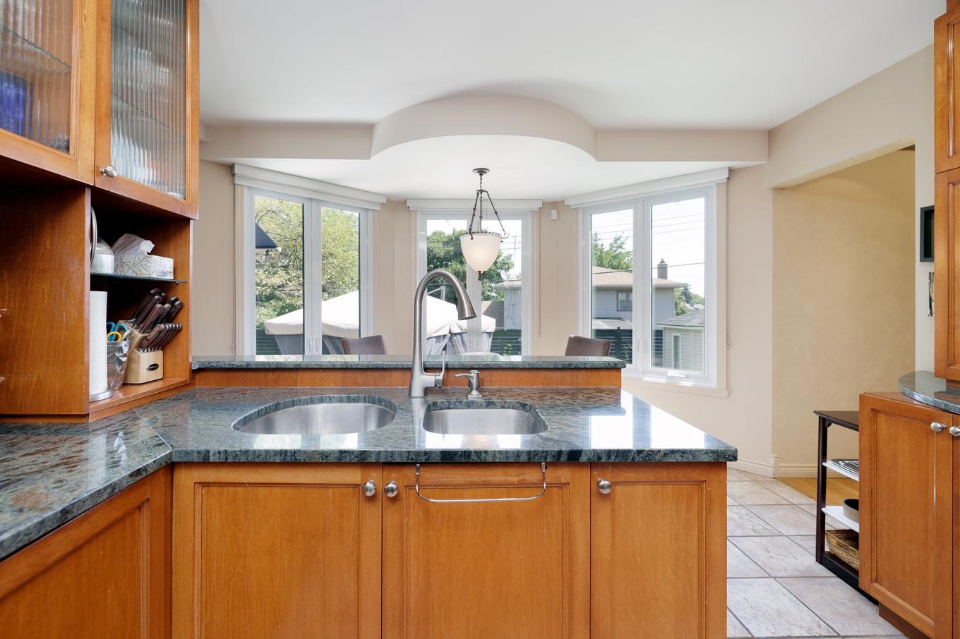 Cuisine - 458 Rue Roumefort, Montréal (L'Île-Bizard/Sainte-Geneviève), QC - Indoor Photo Showing Kitchen