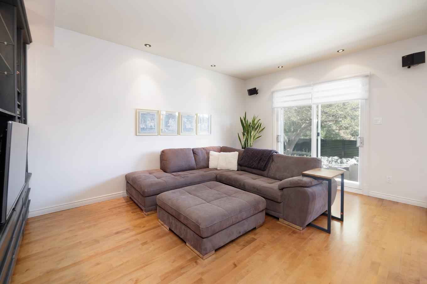 Salle familiale - 458 Rue Roumefort, Montréal (L'Île-Bizard/Sainte-Geneviève), QC - Indoor Photo Showing Living Room