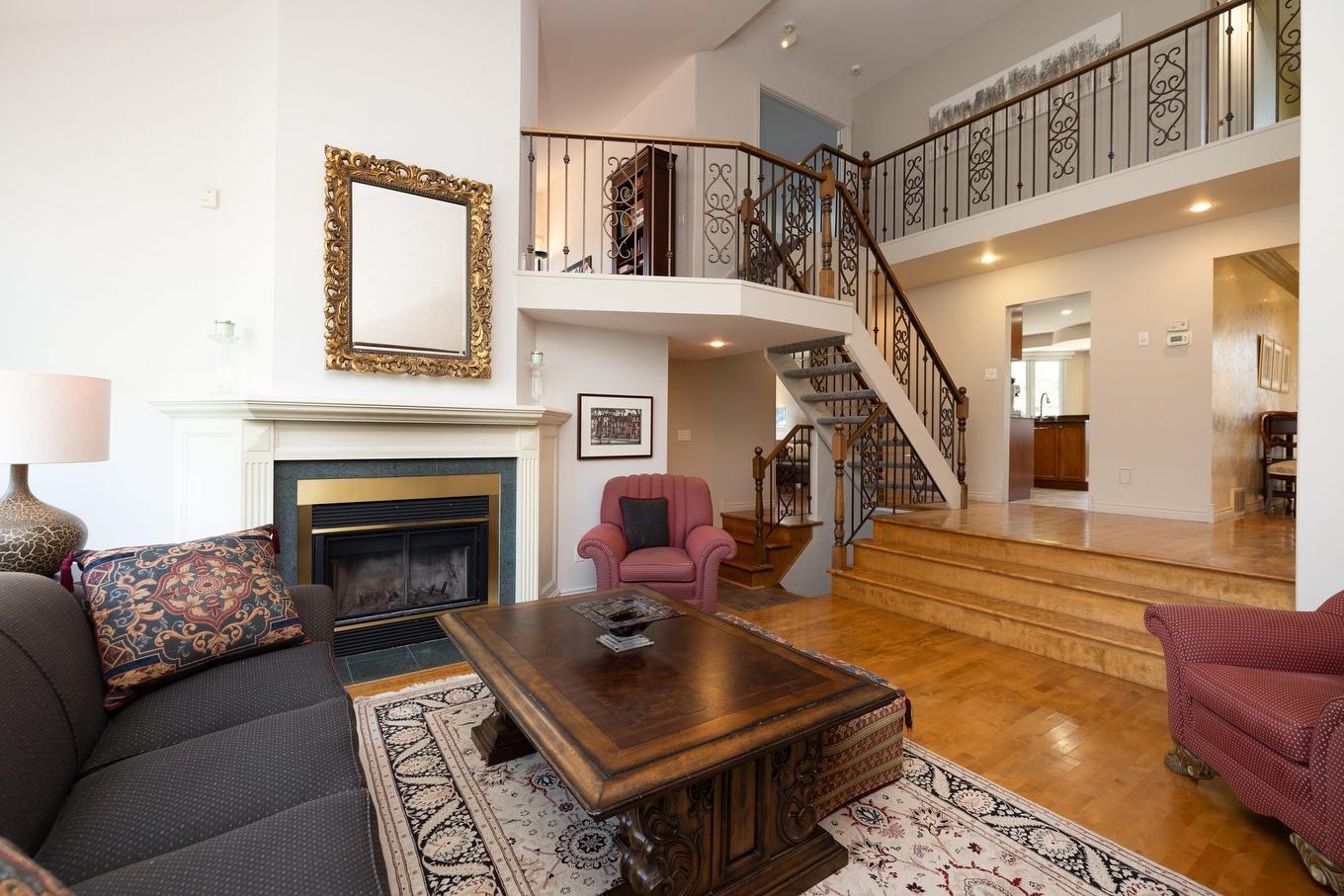 Escalier - 458 Rue Roumefort, Montréal (L'Île-Bizard/Sainte-Geneviève), QC - Indoor Photo Showing Living Room With Fireplace