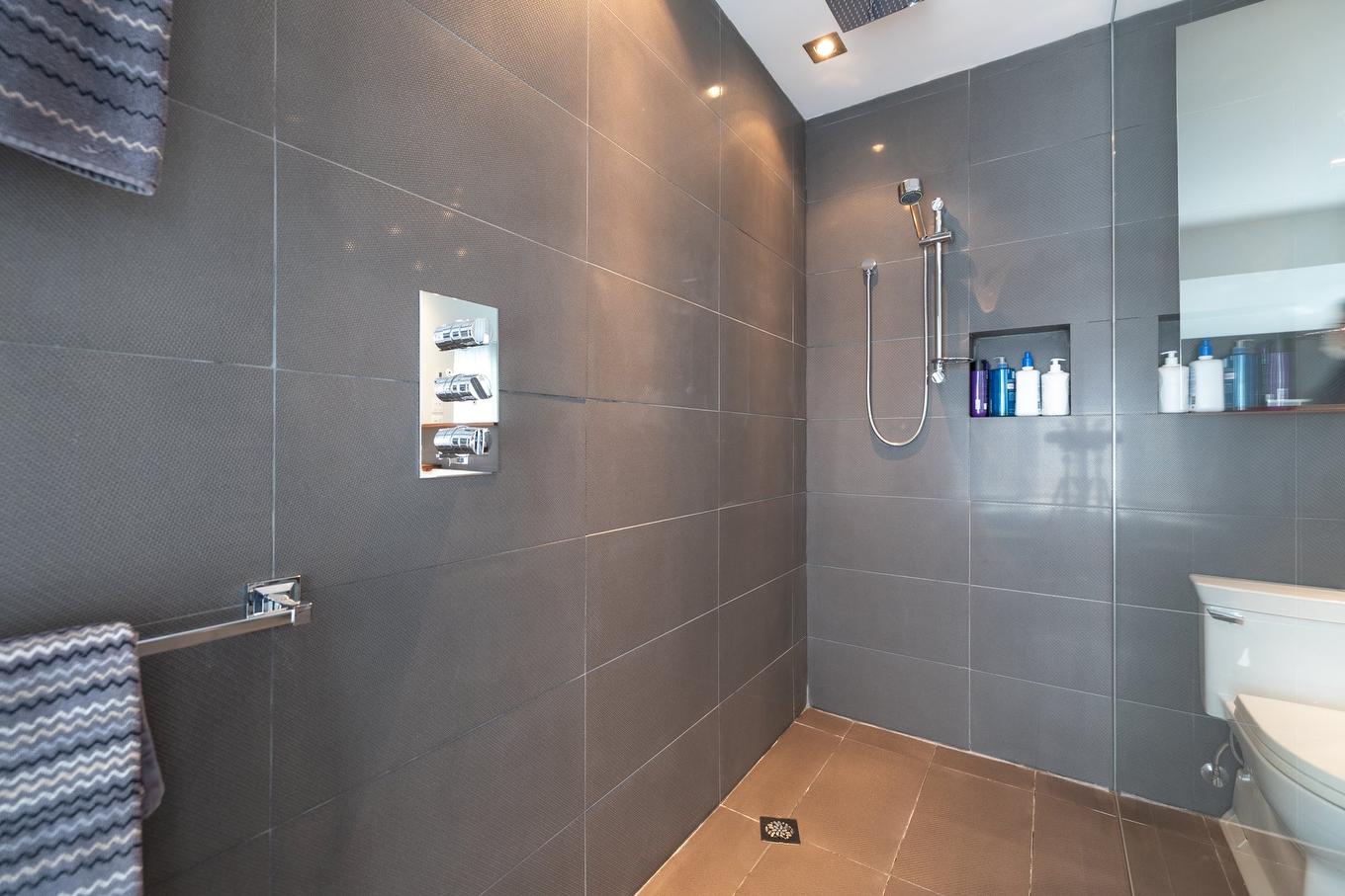 Salle de bains attenante à la CCP - 458 Rue Roumefort, Montréal (L'Île-Bizard/Sainte-Geneviève), QC - Indoor Photo Showing Bathroom