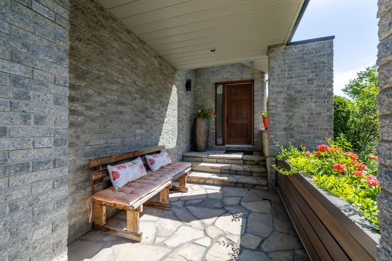 Entrée extérieure - 458 Rue Roumefort, Montréal (L'Île-Bizard/Sainte-Geneviève), QC - Outdoor With Deck Patio Veranda