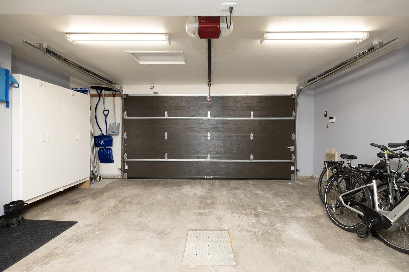 Garage - 458 Rue Roumefort, Montréal (L'Île-Bizard/Sainte-Geneviève), QC - Indoor Photo Showing Garage