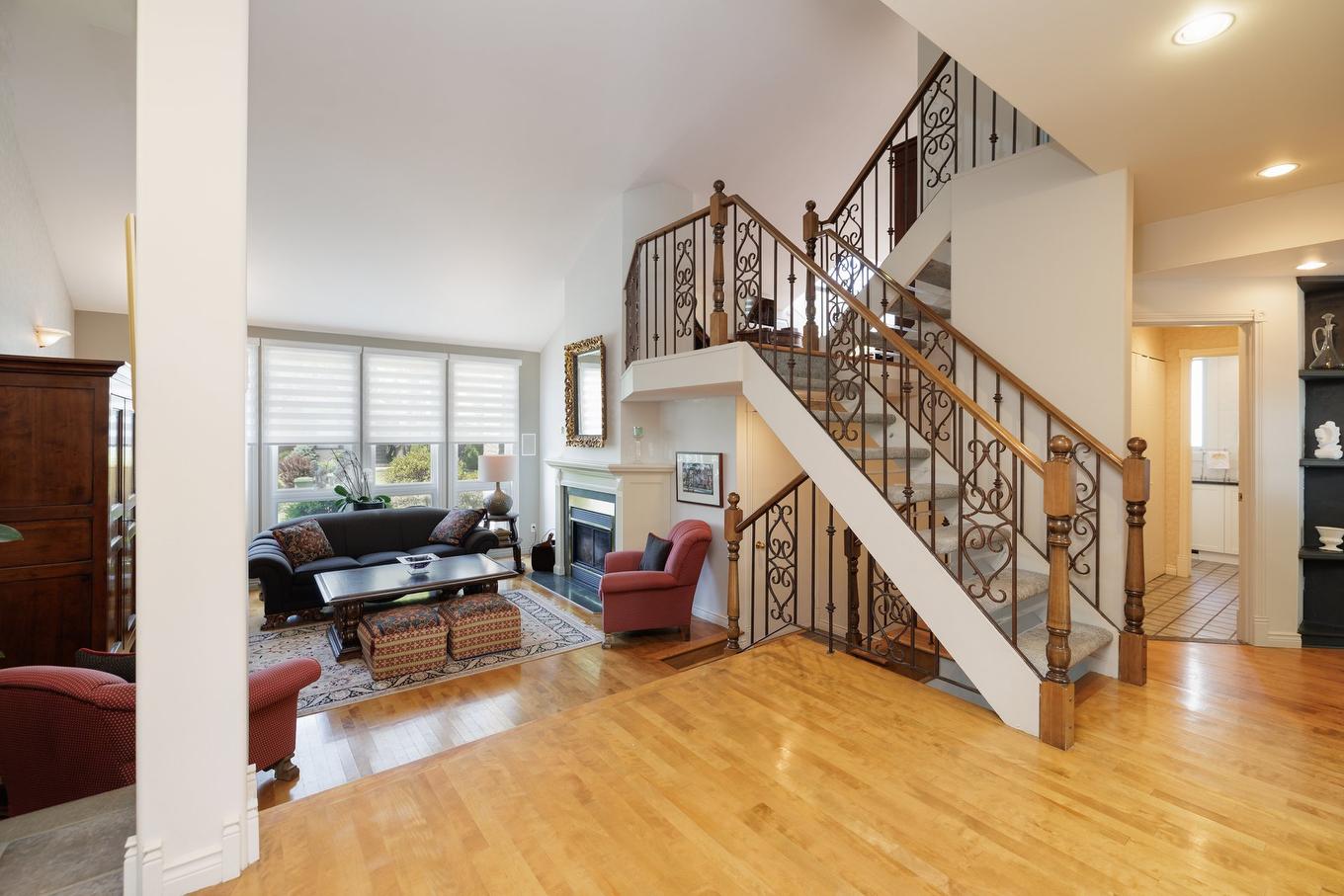 Vue d'ensemble - 458 Rue Roumefort, Montréal (L'Île-Bizard/Sainte-Geneviève), QC - Indoor Photo Showing Other Room With Fireplace