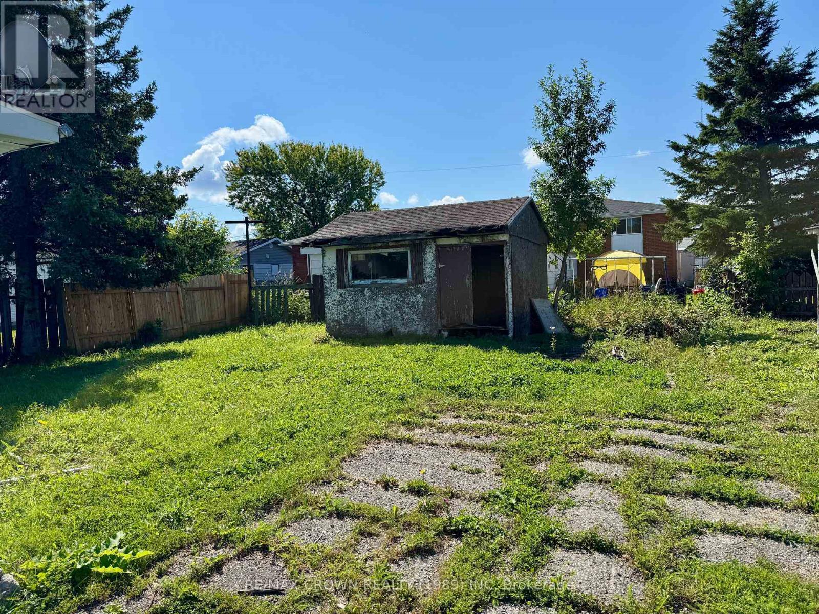 17 Lemarier Street, Kapuskasing, ON - Outdoor