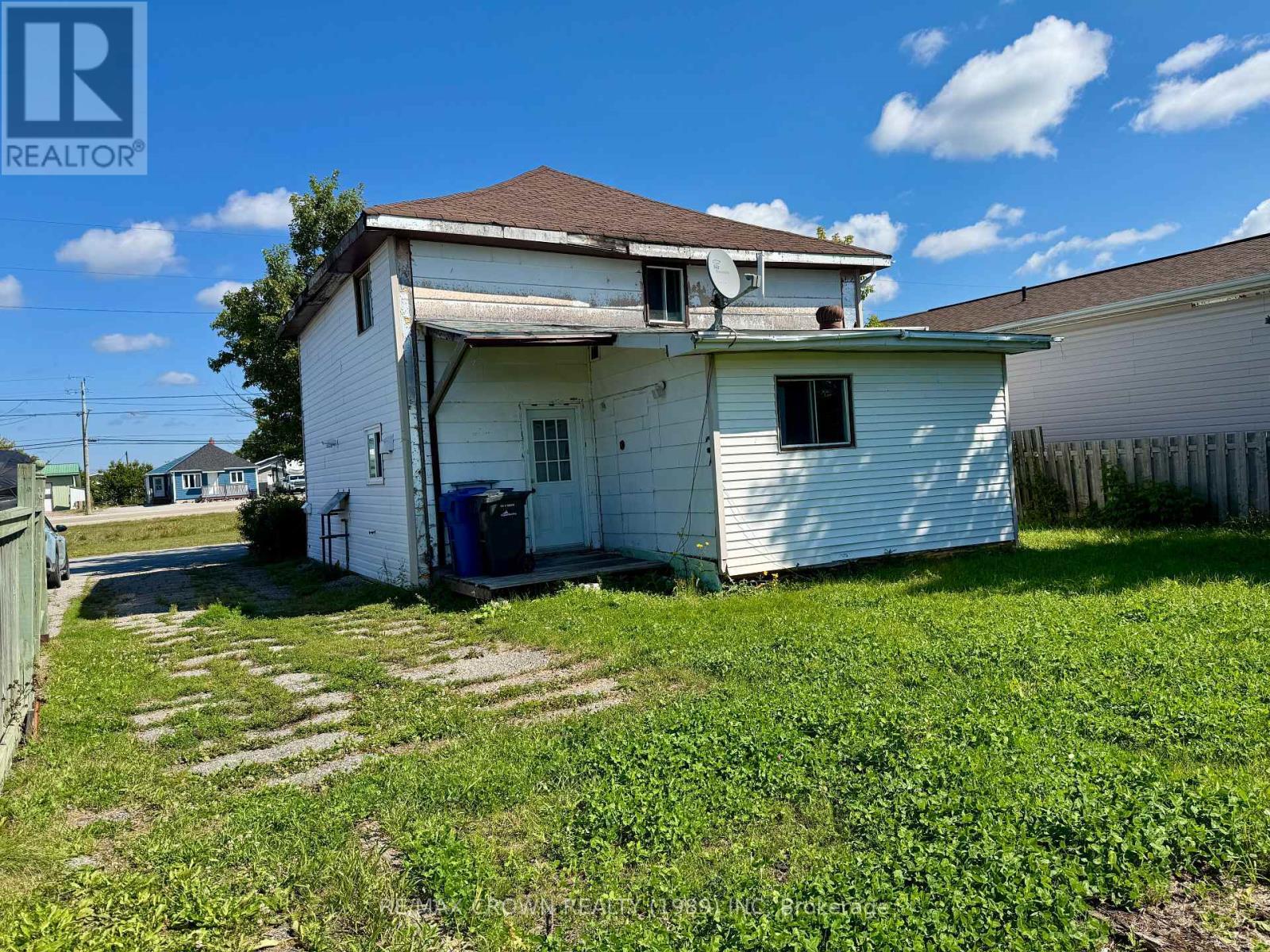 17 Lemarier Street, Kapuskasing, ON - Outdoor